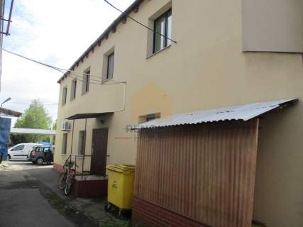 Hala o powierzchni 2.200m2 z biurami w Legnicy.