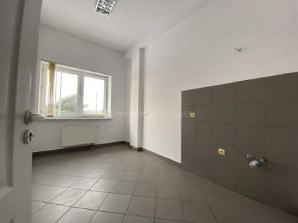 Hala 800 m2 z biurami, placem i mocą 100 kW