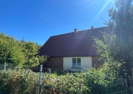 Urokliwe siedlisko z dużą działką i zabudowaniami