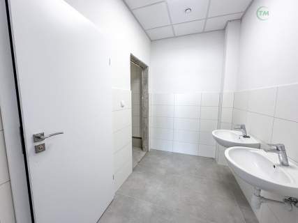 Budynek prod.-handl. z biurami 1240 m 