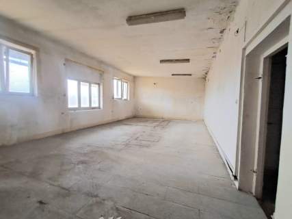 Lokal handlowo-usługowy na trasie Lublin-Nałęczów.