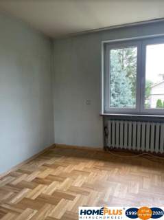 Dom dla pracowników z przestronnymi pokojami.