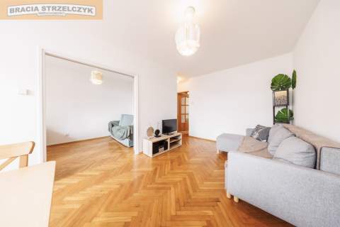 3 pokoje Aleja Wyzwolenia Winda Balkon