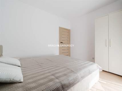 2 POK OK 35,4 M2 BLISKO CENTRUM Z DUŻYM BALKONEM