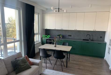 Cztery komfortowe pokoje, balkon, garaż, komórka
