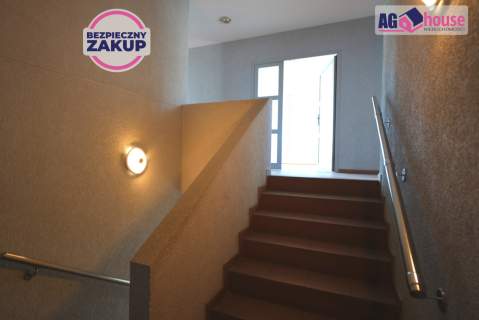 Przestronne biuro 133 m   7 pomieszczeń i parking