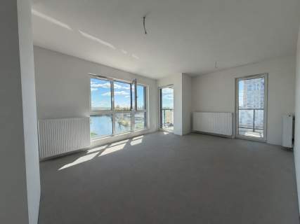 Apartament widokiem na rzekę i dużym tarasem