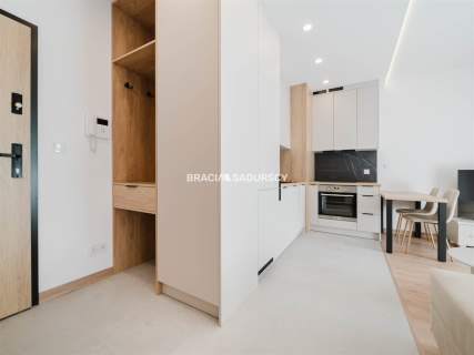 2 POK OK 35,4 M2 BLISKO CENTRUM Z DUŻYM BALKONEM