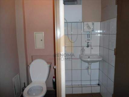 Lokal handlowo-usługowy w centrum.