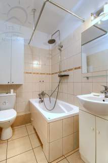2 pkoje, 1 piętro, balkon, blisko Starówki