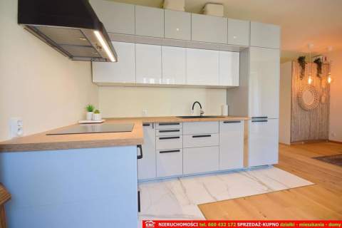 Prestiżowe mieszkanie, wyskoki standard, 2 balkony.
