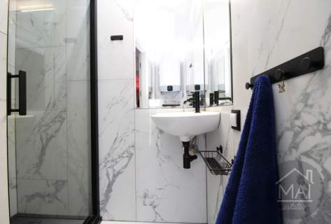 3300zł całość plus prąd. 54m2. 2 pokoje. Dębniki