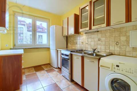 2 pkoje, 1 piętro, balkon, blisko Starówki