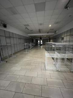 Lokal handlowy 180 m kw. w centrum Dęblina.