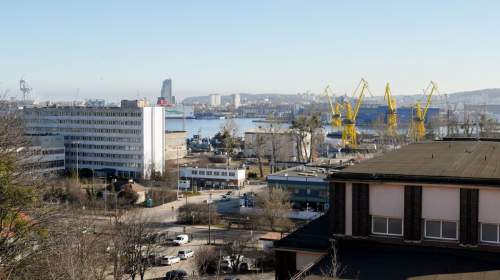 2 pokoje z widokiem na port