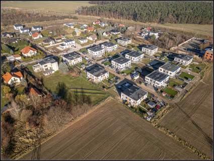 Teren rolniczy z rowem melioracyjnym, linia 220 kV i 110 kV