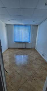 Biurowiec z halą magazynową 1000m2