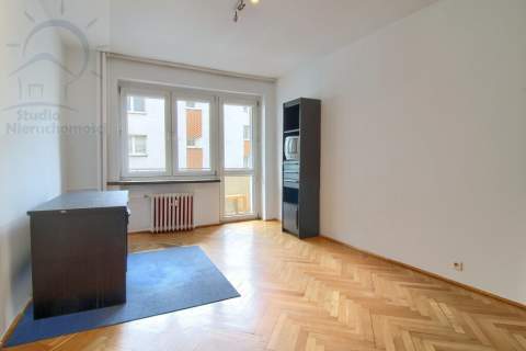 2 pkoje, 1 piętro, balkon, blisko Starówki