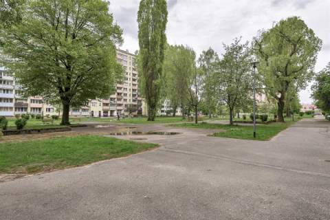 Cicha kawalerka w pobliżu stacji metra Balzaka 2.