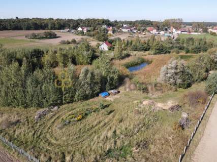 Ogromna przestrzeń z zielenią i stawem To tu