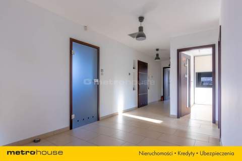 Nieruchomość mieszkaniowo-usługowa w Józefowie.