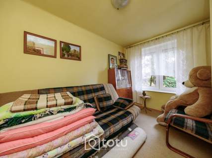 Centrum Grójca, dom na zielonej działce