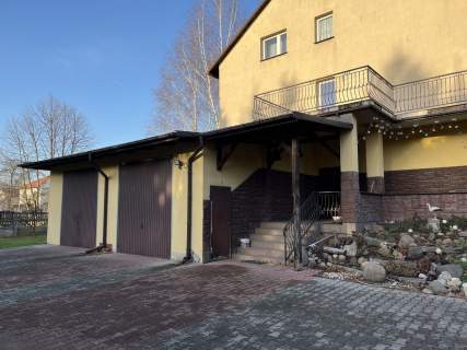 Dom 286 mkw z częścią handlową 230 mkw w Dęblinie.