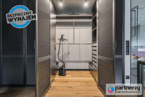 Dwupoziomowy apartament z ogrodem