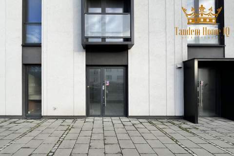 Do wynajęcia lokal usługowy 331m2 piętro budynku w Ur