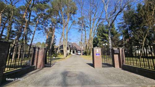 Dom 450 m2 otoczony starodrzewiem