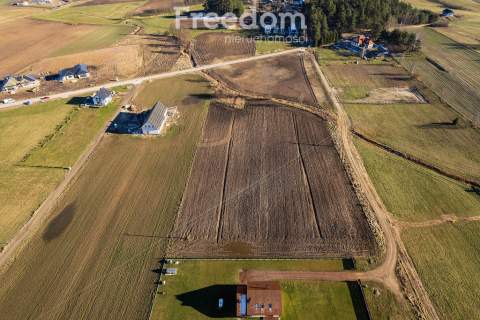 Działka budowlana z uzbrojeniem na sprzedaż