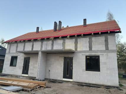 NOWOCZESNY DOM W ZABUDOWIE BLIŹNIACZEJ