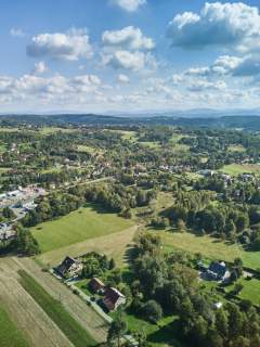 870 PUM, Siercza 500m od szkoły.