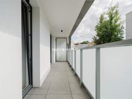 2 POK OK 35,4 M2 BLISKO CENTRUM Z DUŻYM BALKONEM