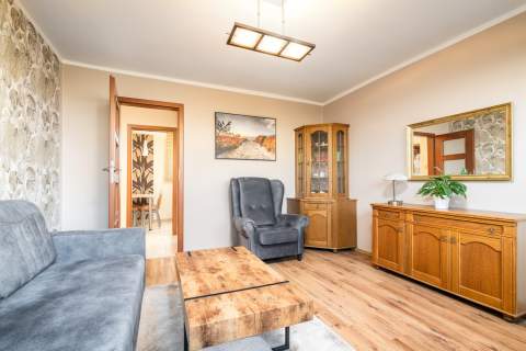 3. pokoje 18m2 strych, po remoncie, przy Hanza