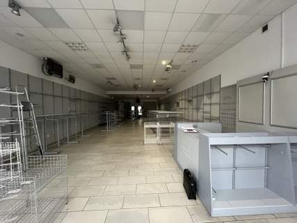Lokal handlowy 180 m kw. w centrum Dęblina.