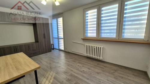 Kawalerka, osobna kuchnia, balkon, dobre miejsce