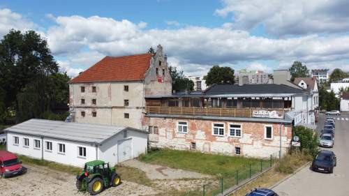 Kompleks budynków przy ul. 6 Sierpnia w Puławach..