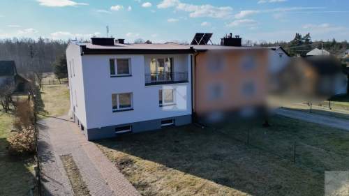 Przestronny dom typu kostka z garażem i tarasem