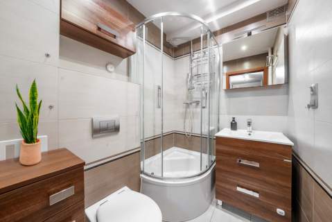 Niezależne pokoje Balkon Park Skowroni