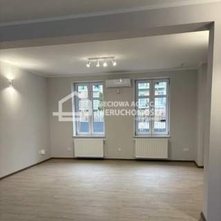 Lokal z witryną przy głównej ulicy Al. Niep. Sopot