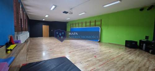 Inwestycyjny lokal z dwiema salami, Centrum