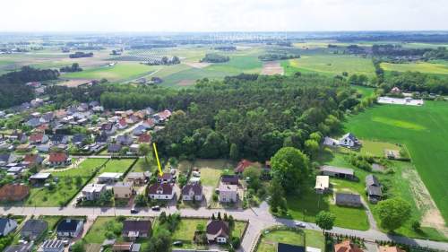 Dom po generalnym remoncie, graniczący z lasem
