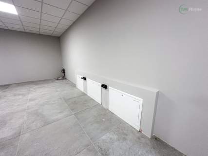 Budynek prod.-handl. z biurami 1240 m 