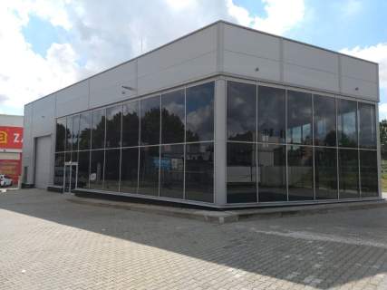 Lokal handlowy z parkingiem i witryną w doskonałej lokaliza
