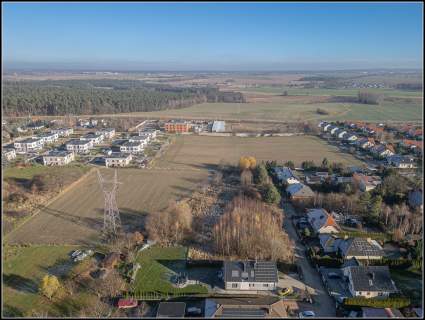 Teren rolniczy z rowem melioracyjnym, linia 220 kV i 110 kV