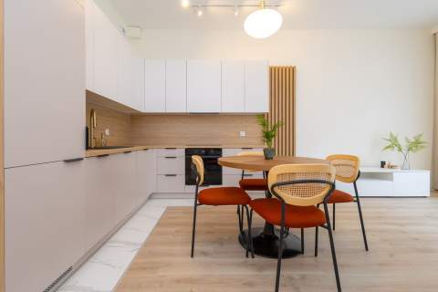 Urządzone mieszkanie/ 60m2/ ogródek/ garaż/park