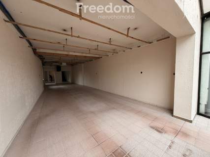 Lokal usługowy obok urzędu ok. 130 m2 - Pszczółki