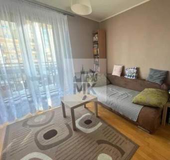 50 m2 z balkonem, komórką i m. postojowym
