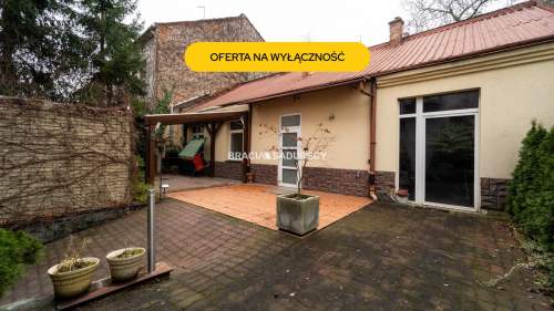 Działka z dwoma domami. Idzikowskiego.